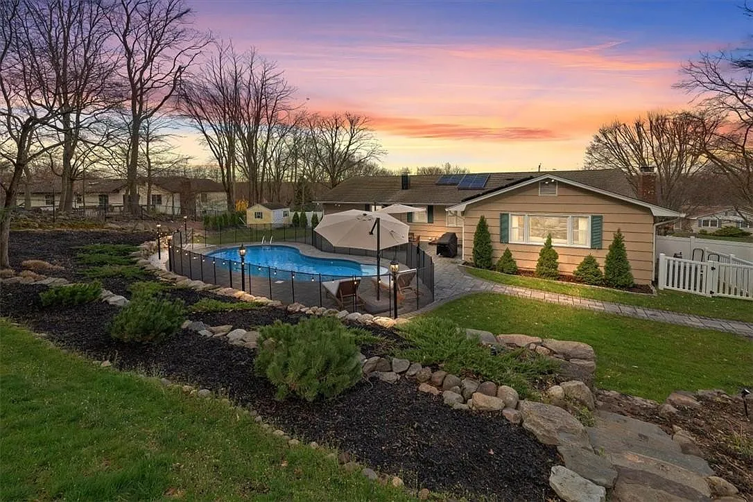 209 Waters Edge photo 1