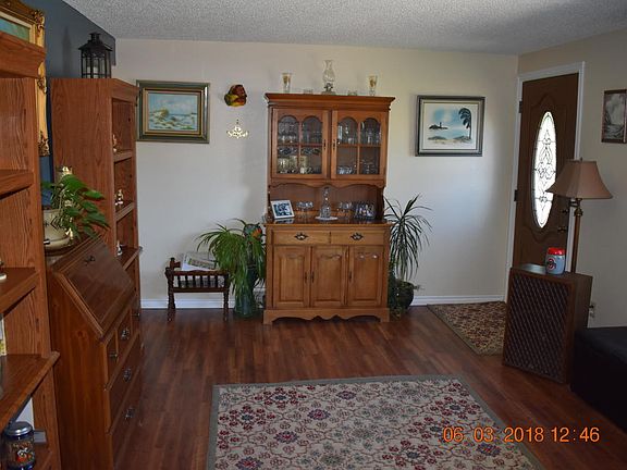 4th image of 632 35th Ave NE