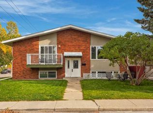 3102 W 38th St SW, Calgary, AB T3E3G3