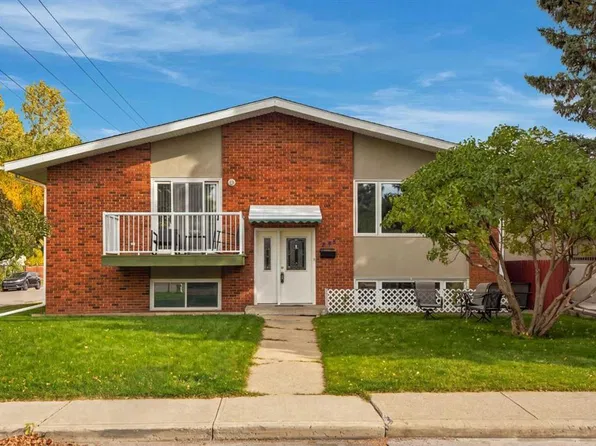 3102 W 38th St SW, Calgary, AB T3E 3G3