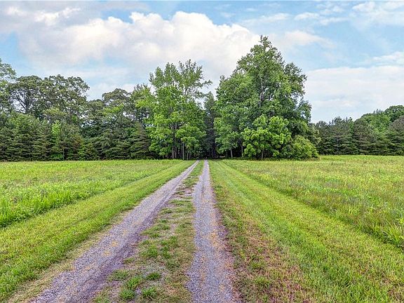 4th image of 631 Rocky Bottom Rd