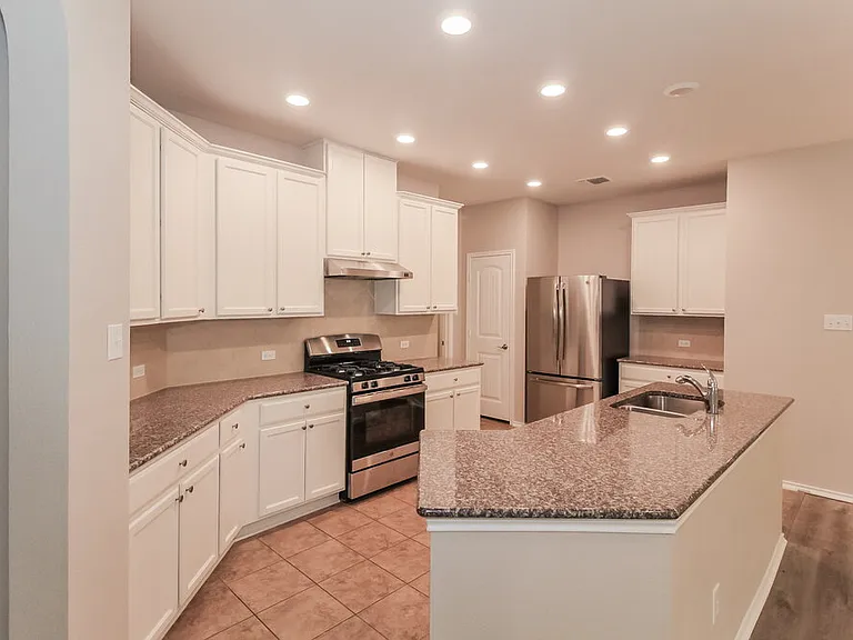 445 Sheepshank Dr — Photo 6