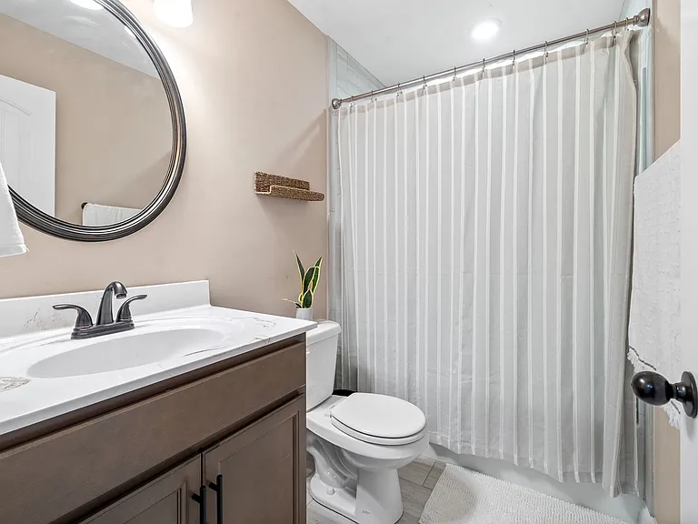 986 Guinevere Ct — Photo 14