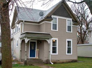 121 E 1st St, Minden, NE 68959