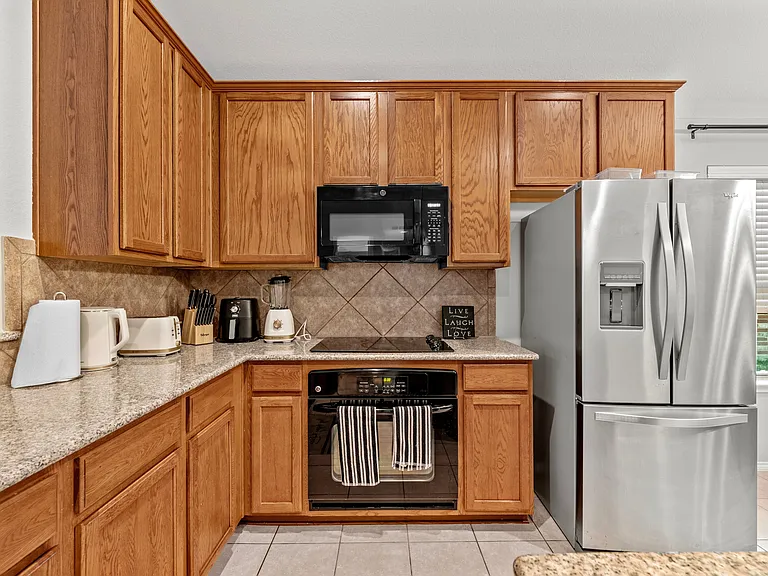 9412 Caliente Dr — Photo 12