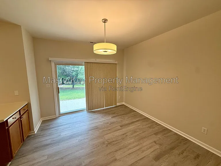 414 Walnut Woods Dr — Photo 11