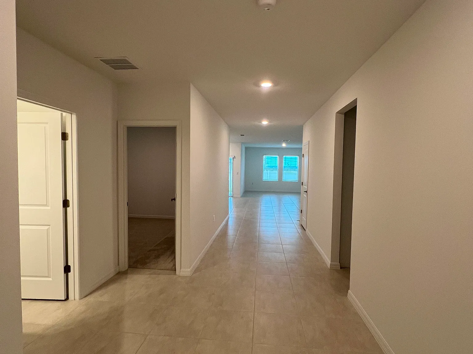 4 bed, 1848 sqft, $2,300 — Photo 4