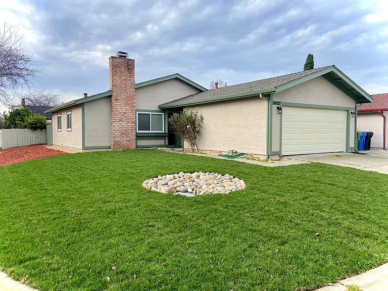 34323 Russell Ct — Photo 2