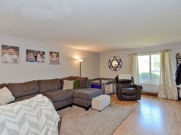 5th image of 5 Surrey Ln Unit 5