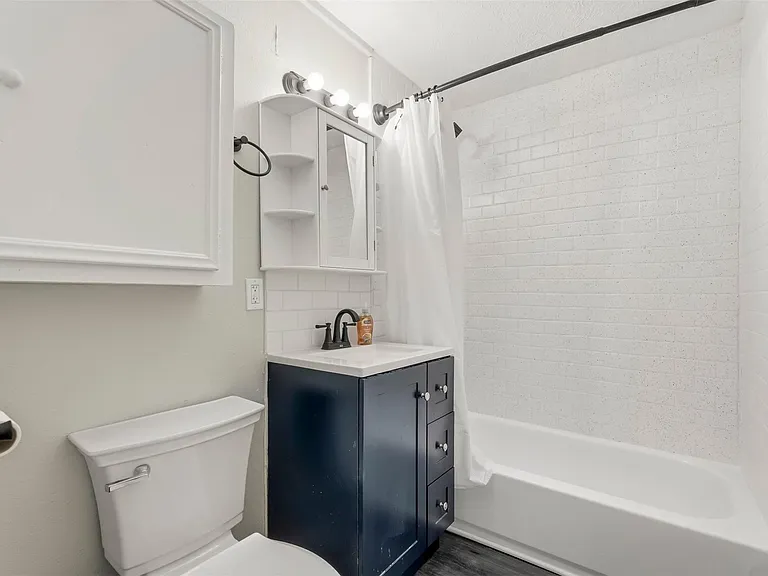 406 Gresham St — Photo 18