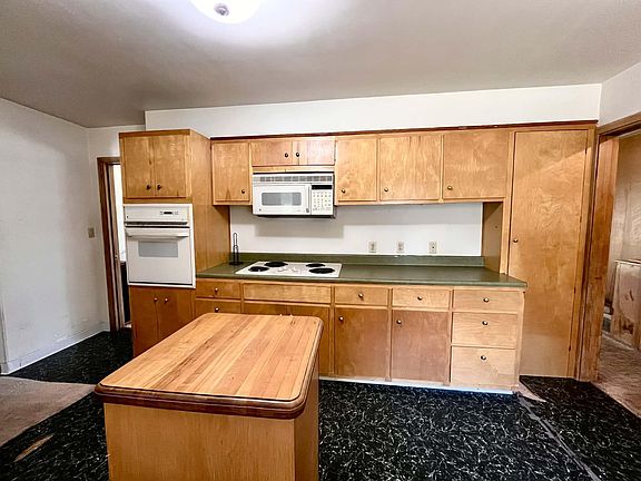 3rd image of 4848 Whitney St