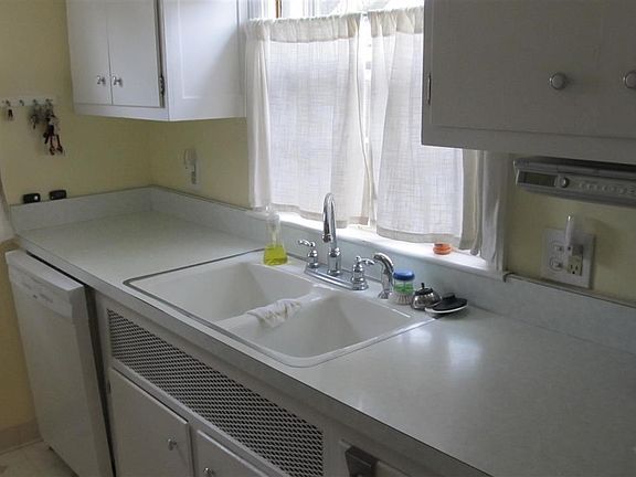 5th image of 530 W Angela Blvd