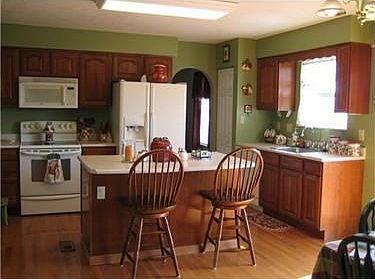 2nd image of 704 Woodbridge Dr