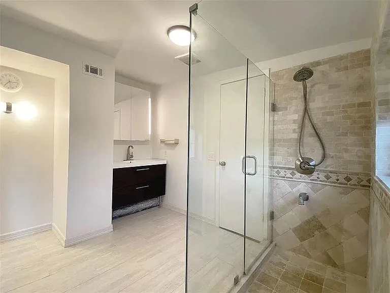 1316 Dunbarton Dr — Photo 12