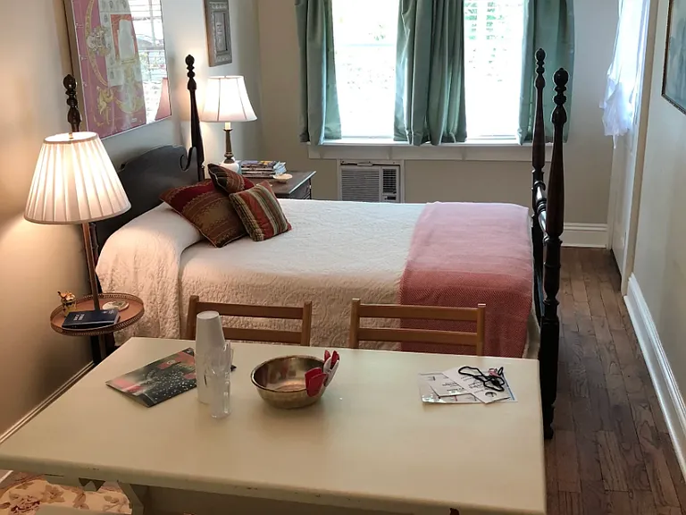 824 University Ave — Photo 42