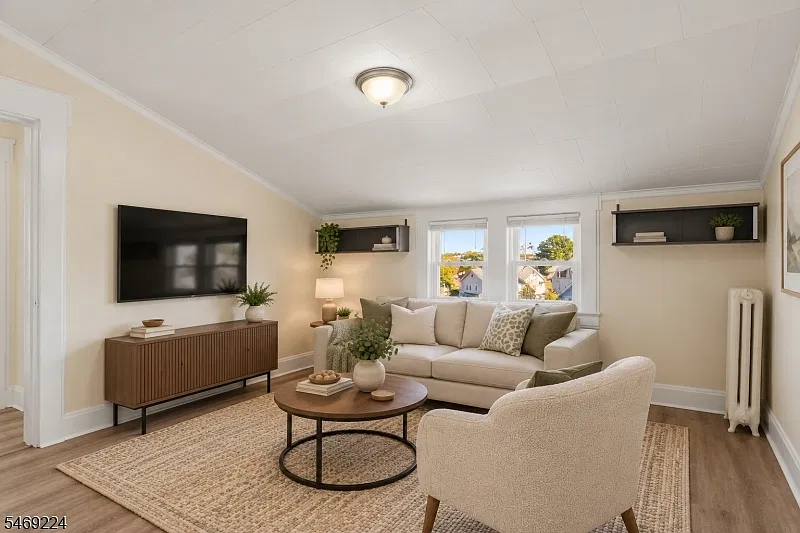 2 bed, 1.0 bath, $2,100 — Photo 3