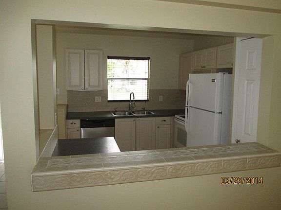 4th image of 579 SE Chapman Ave
