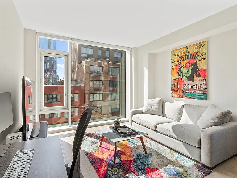 505 W 43rd St #7J — Photo 1