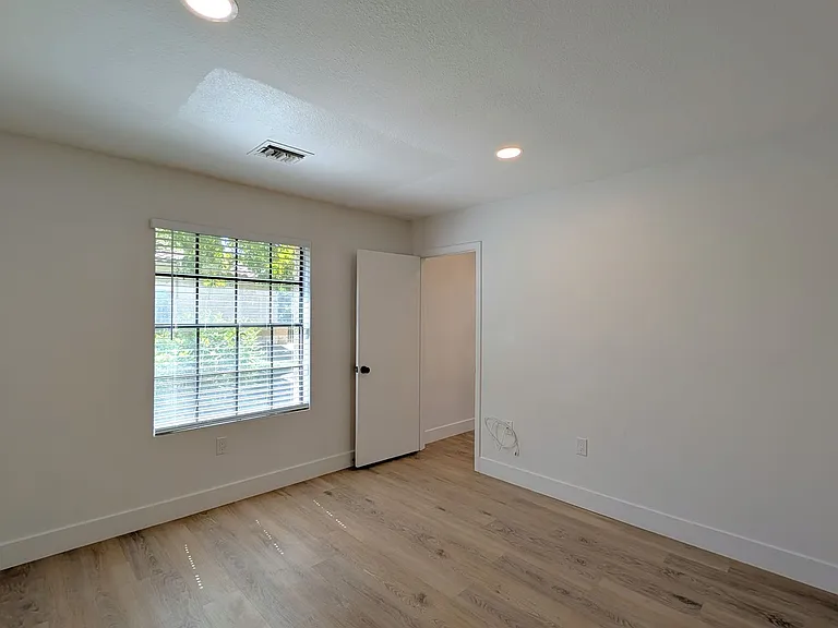 602 N May St #67 — Photo 20