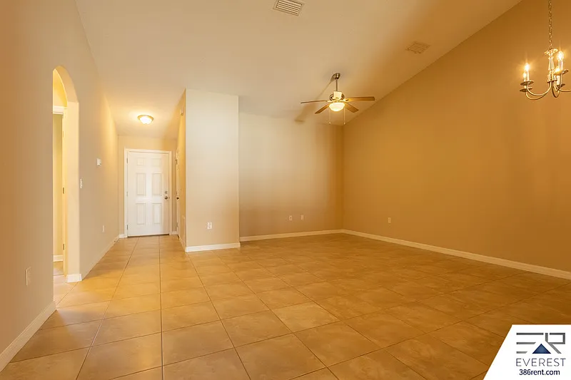 3 bed, 2.0 bath, 1677 sqft, $1,700 — Photo 4
