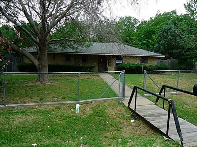 2nd image of 1421 N Centre Ln