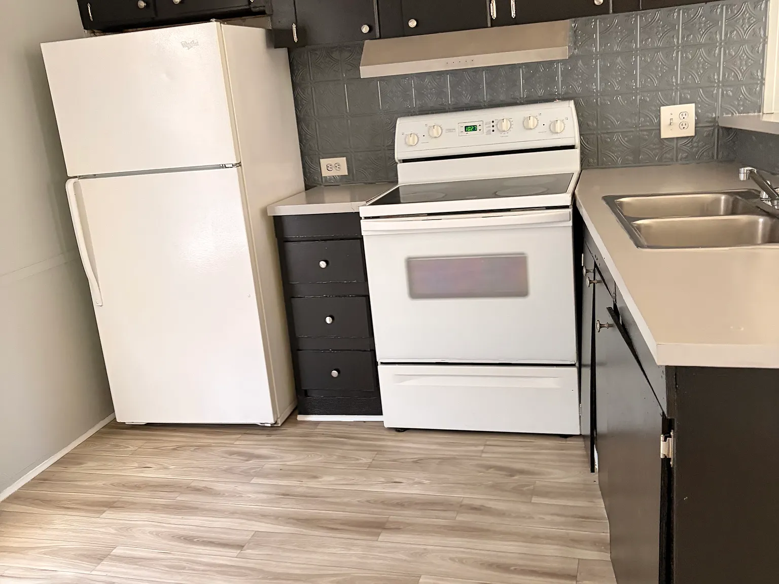 2 bed, $1,000 — Photo 3