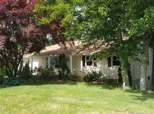 6 Stratton Ct, Hamden, CT 06514