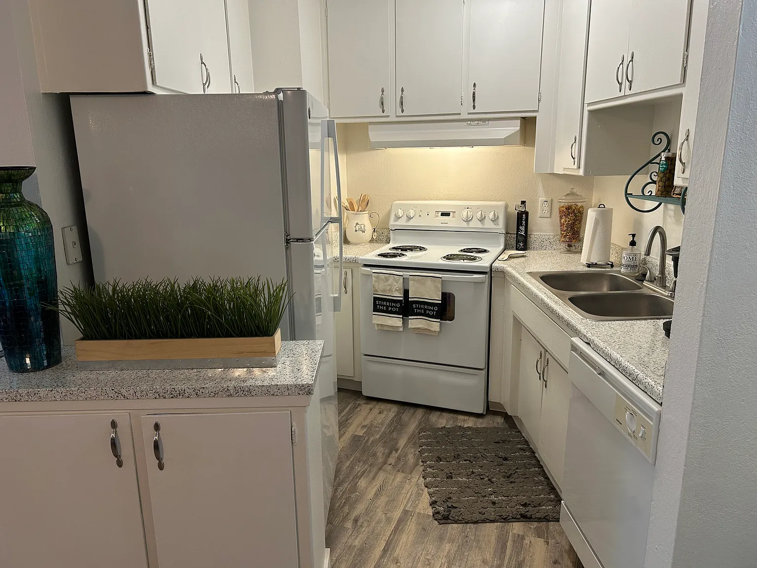 Rinconada Village Apartments — Photo 4
