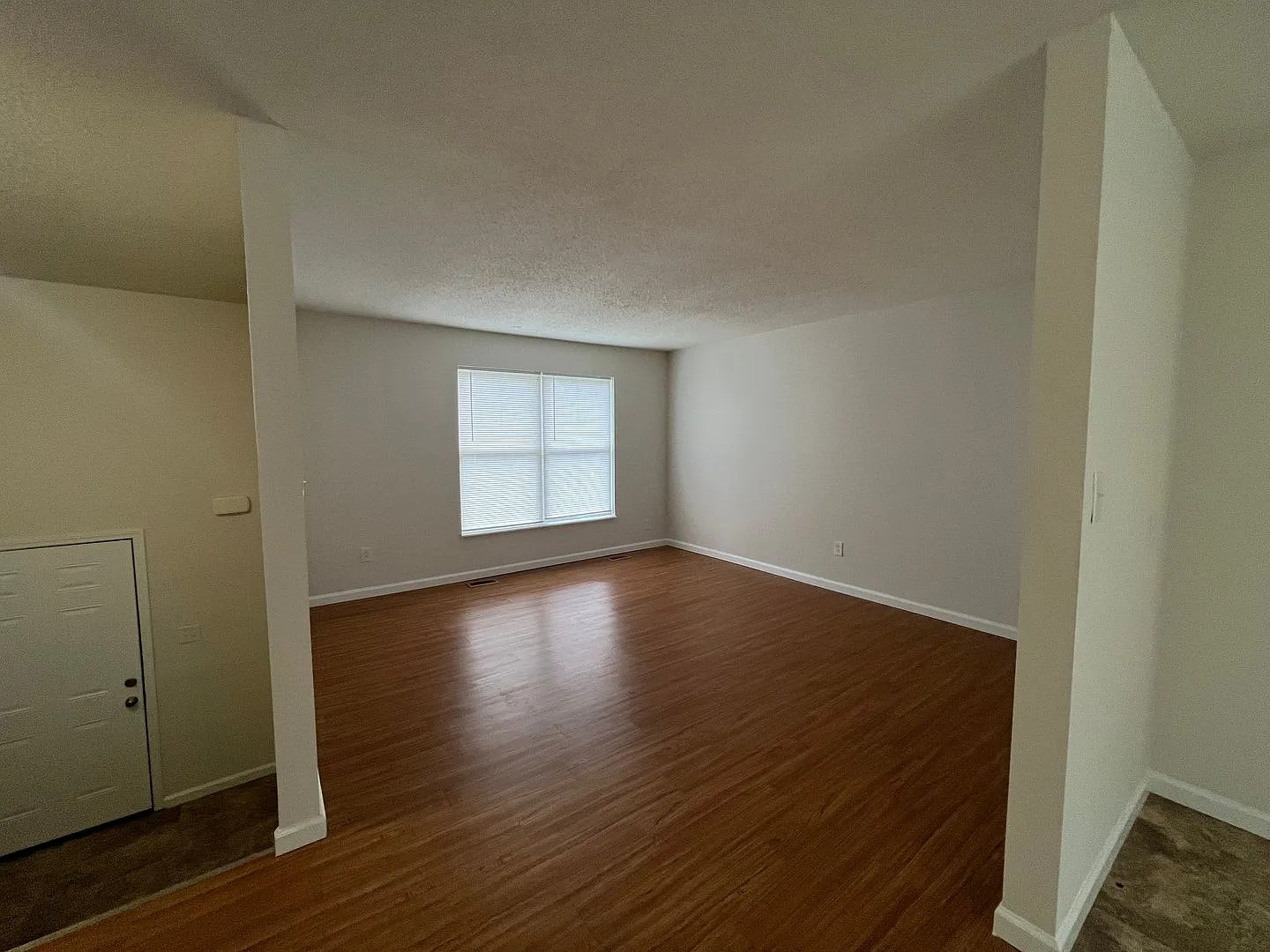 Spacious 4 bedroom Home conveniently located right off of I44 — Photo 4
