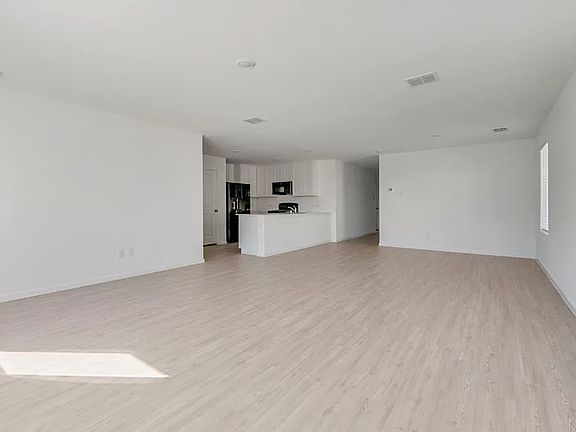 4th image of 10025 Southwest Dr