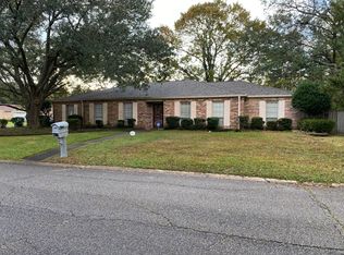 4041 Sandridge Dr, Gautier, MS 39553