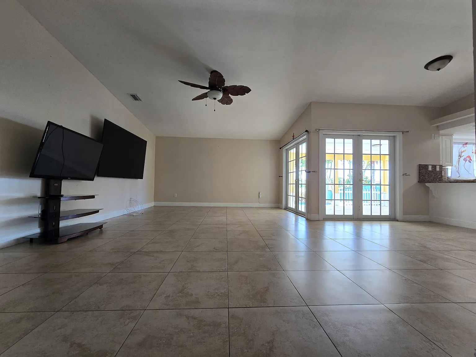 3 bed, 1700 sqft, $3,400 — Photo 2