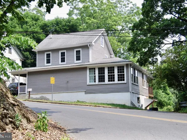 64 Creekside Dr, Enola, PA 17025