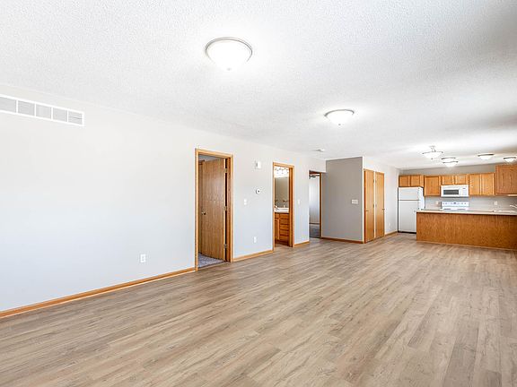 5th image of 220 Lakeview St #220