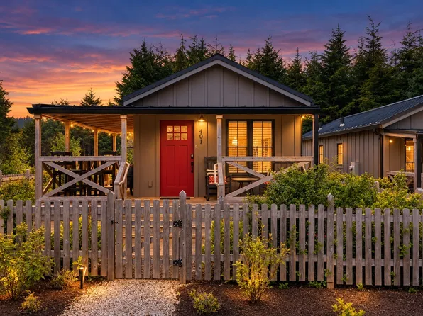 401 E Compass Street, Pacific Beach, WA 98571