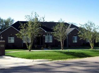 2327 Riverbirch Rd, Hutchinson, KS 67502