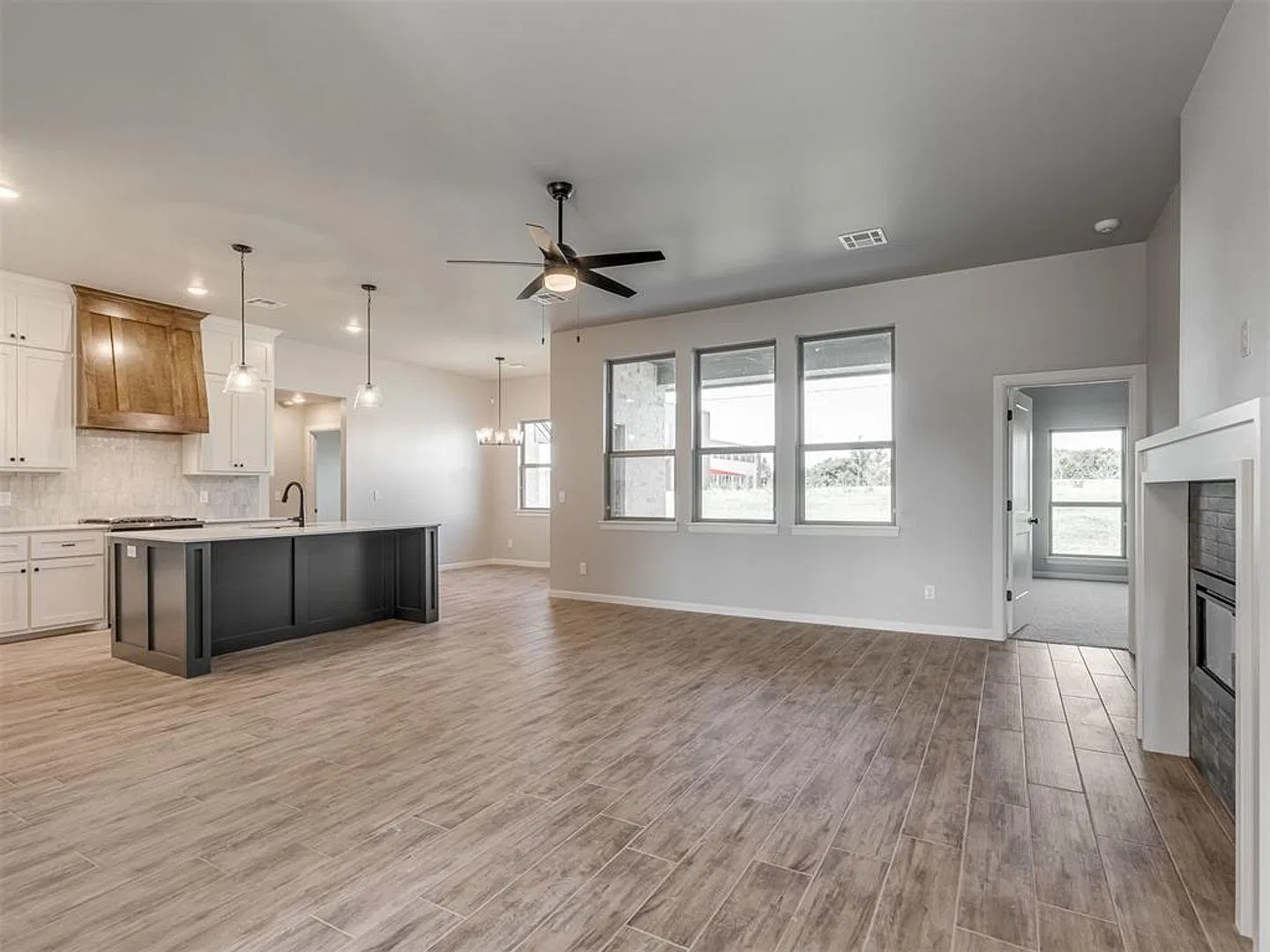 Brand New Home In Mustang! — Photo 4