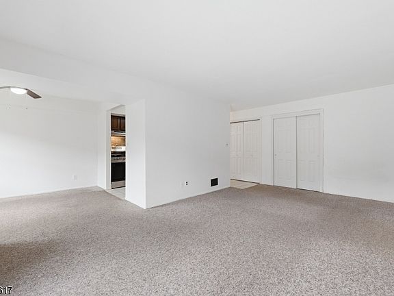4th image of 296B Alpine Way BLDG 25 #B