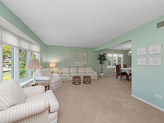 3rd image of 8269 Meadowwood Ave
