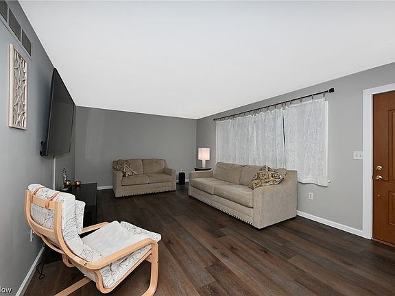 2nd image of 850 Norton Dr