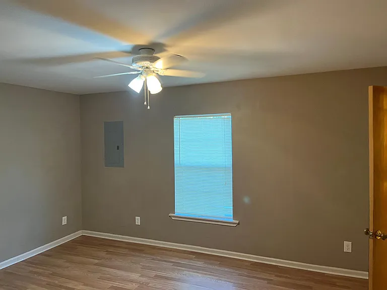 1721 W University Ave — Photo 10