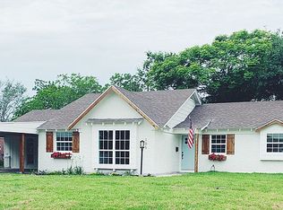 105 S Crescent Dr, Victoria, TX 77901