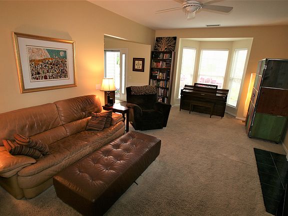 3rd image of 8929 Coppermine Ln