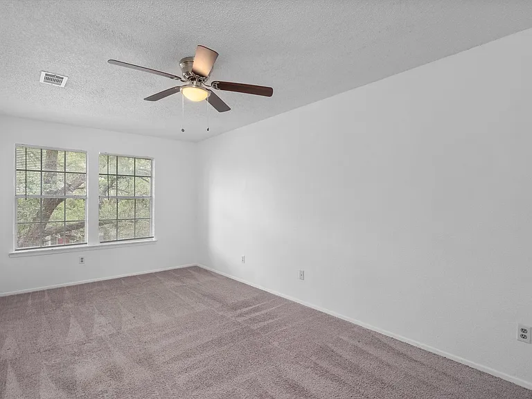 1015 E Yager Ln #79 — Photo 14