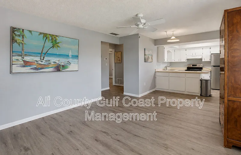 2 bed, 2.0 bath, 811 sqft, $1,495 — Photo 4