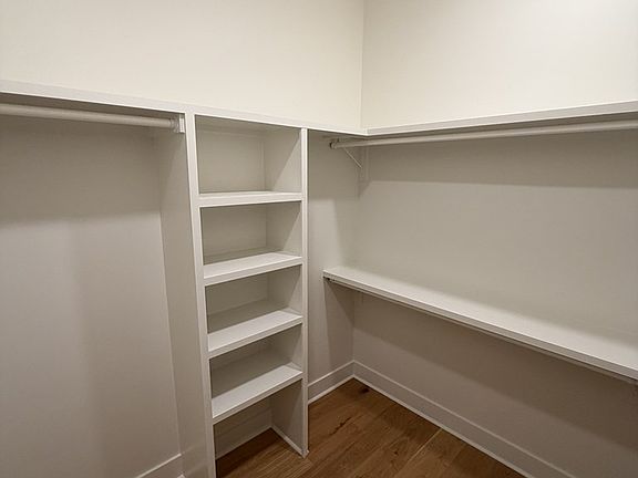 5th image of 352 Dowsett Ave
