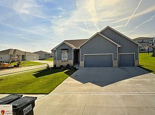 10451 S 111th St, Papillion, NE 68046