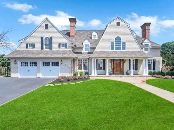 7 Landing Lane, West Islip, NY 11795