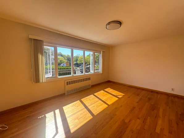 151-11 23rd Avenue image 5 of 10