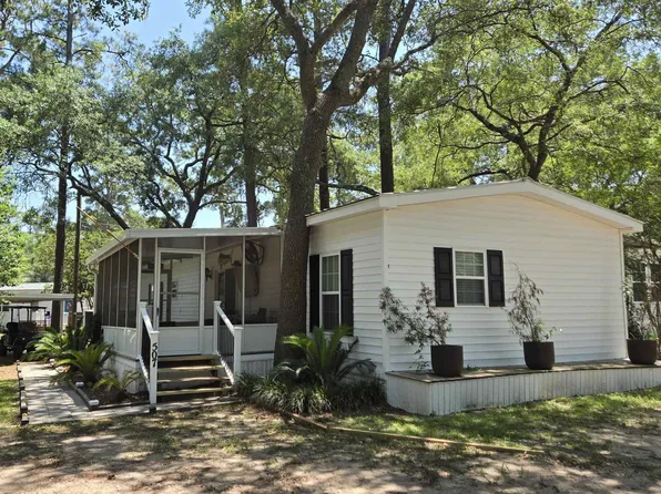 507 Club House Rd., Garden City Beach, SC 29576